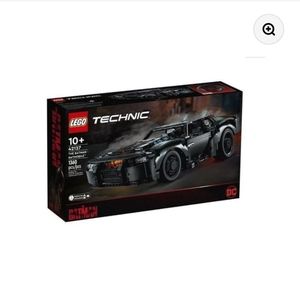 BRAND NEW LEGO TECHNIC BATMOBILE